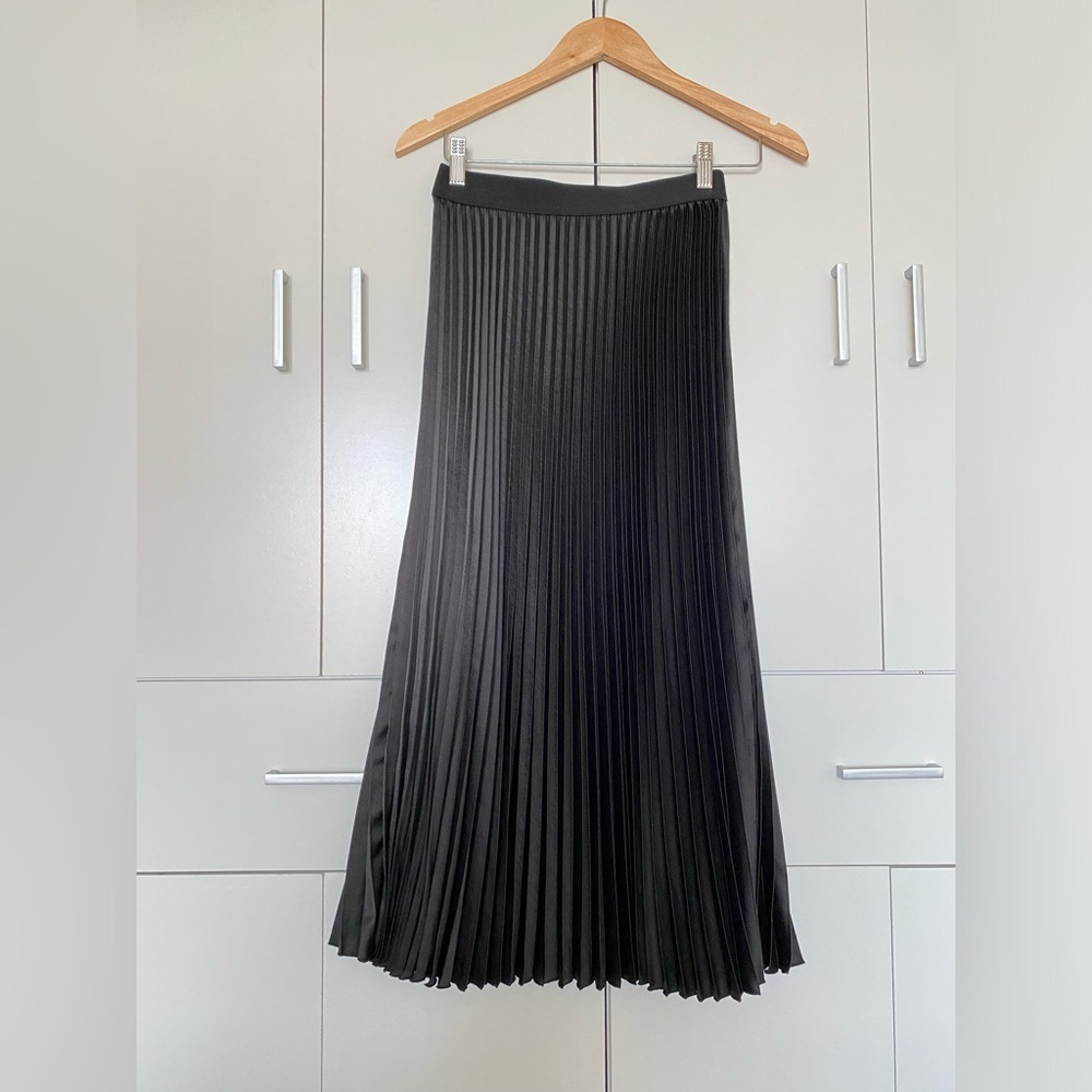 BLACK PLEATED SKIRT BY H&M $50